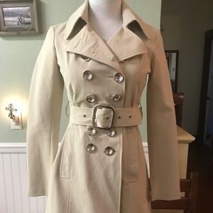 Beautiful double breasted lined trench coat khaki